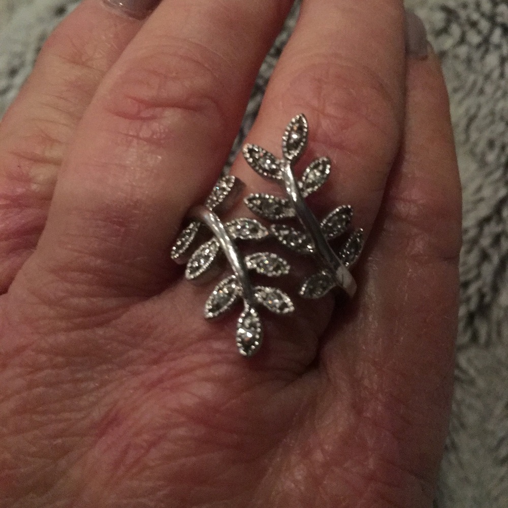 Silver ring - Picture 2 of 4